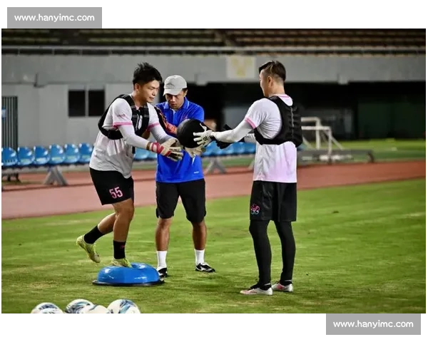 谢晖阳飞铲门将染黄 无锡门神姜何神扑助球队 2-0 取胜